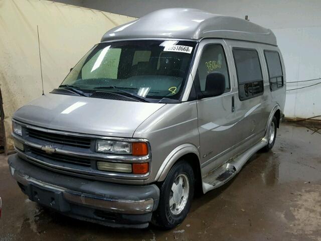 1GBFG15R321179705 - 2002 CHEVROLET EXPRESS G1 BROWN photo 2