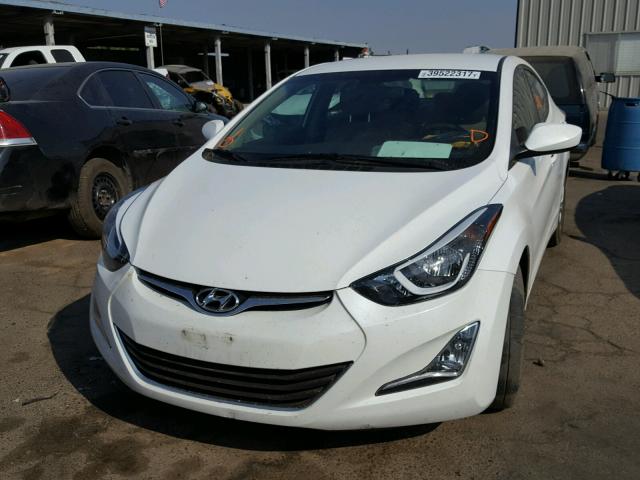 5NPDH4AE2GH703267 - 2016 HYUNDAI ELANTRA WHITE photo 9