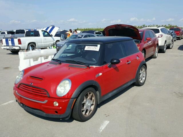 WMWRE33464TD88882 - 2004 MINI COOPER S RED photo 2