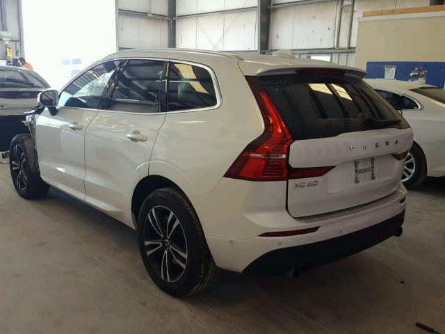 YV4A22RK6J1018803 - 2018 VOLVO XC60 T6 WHITE photo 3