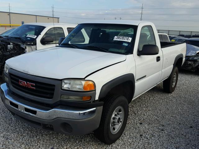 1GTHC24UX5E225913 - 2005 GMC SIERRA C25 WHITE photo 2