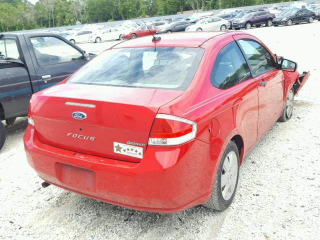 1FAHP32N58W294342 - 2008 FORD FOCUS S/SE RED photo 4