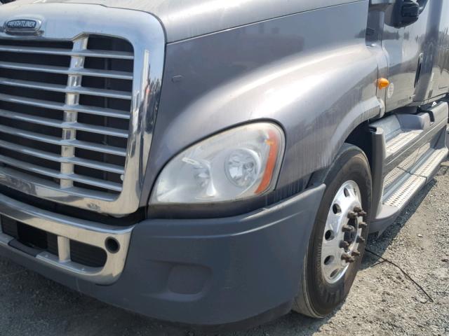 1FUJGLDR1BSAY0003 - 2011 FREIGHTLINER CASCADIA SILVER photo 9