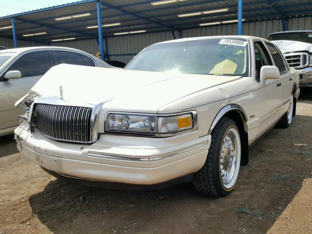 1LNLM83W4SY648814 - 1995 LINCOLN TOWN CAR C CREAM photo 2