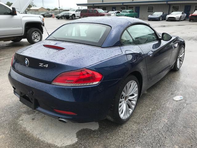 WBALM73539E165295 - 2009 BMW Z4 SDRIVE3 BLUE photo 4