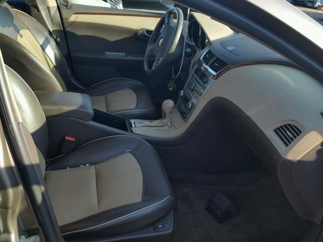 1G1ZE5E16BF189401 - 2011 CHEVROLET MALIBU LTZ 棕色 照片 5