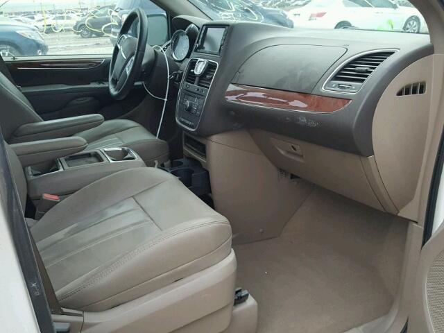 2C4RC1BG1DR645492 - 2013 CHRYSLER TOWN & COU 白色 照片 5