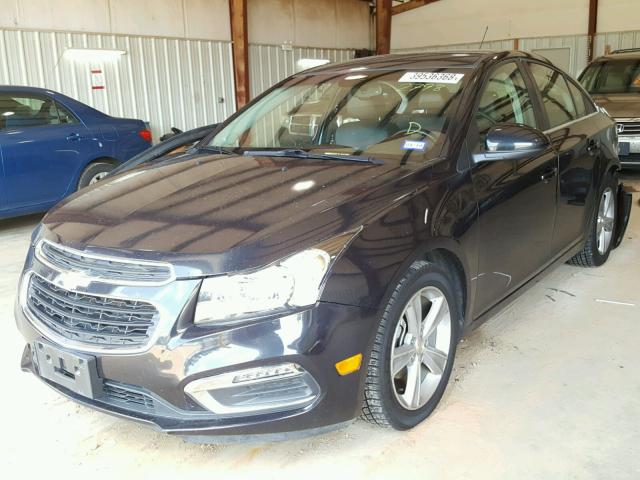 1G1PE5SB7F7252798 - 2015 CHEVROLET CRUZE LT BLACK photo 2