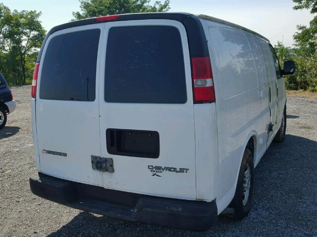 1GCEG15X931190621 - 2003 CHEVROLET EXPRESS G1 WHITE photo 4