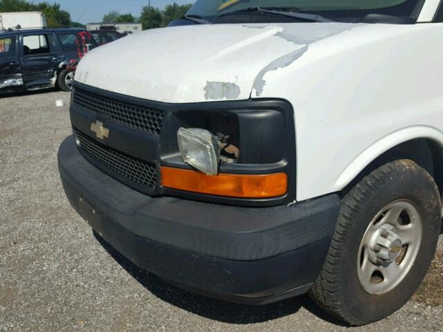 1GCEG15X931190621 - 2003 CHEVROLET EXPRESS G1 WHITE photo 9