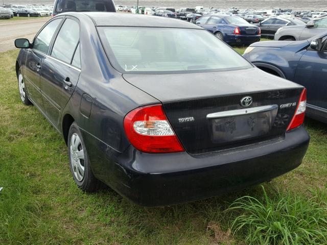 JTDBE32K320063168 - 2002 TOYOTA CAMRY LE ნაცრისფერი ფოტო 3