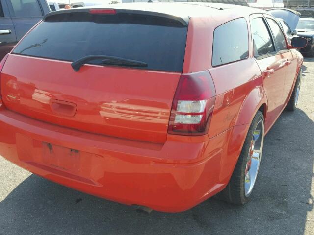 2D4FV48VX5H533708 - 2005 DODGE MAGNUM SXT ORANGE photo 4