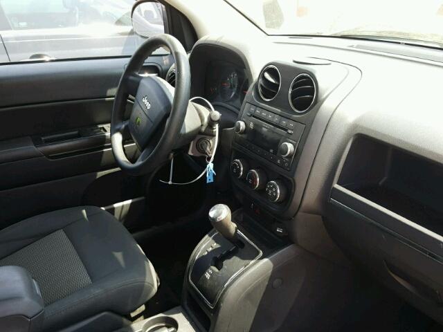 1J4NF4FB4AD553243 - 2010 JEEP COMPASS SP 银色 照片 9