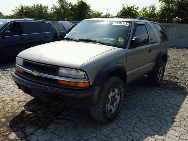 1GNCT18W4YK283576 - 2000 CHEVROLET BLAZER SILVER photo 2