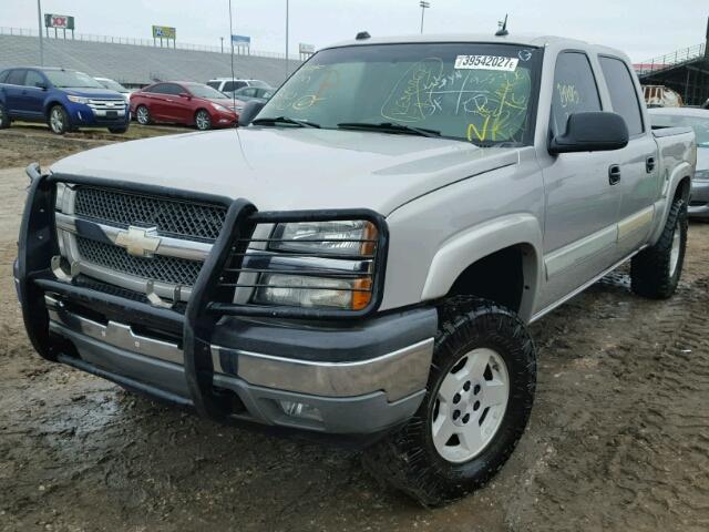 2GCEK13T951305682 - 2005 CHEVROLET SILVERADO SILVER photo 2