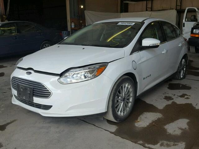 1FADP3R44EL393310 - 2014 FORD FOCUS BEV WHITE photo 2