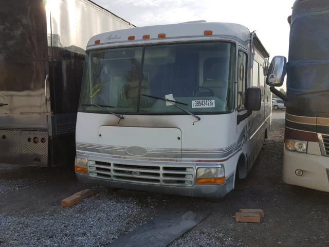 3FCMF53GXVJA13110 - 1997 FORD F53 BEIGE photo 2