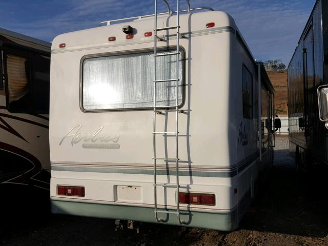 3FCMF53GXVJA13110 - 1997 FORD F53 BEIGE photo 4