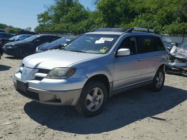 JA4LZ41F04U002658 - 2004 MITSUBISHI OUTLANDER SILVER photo 2