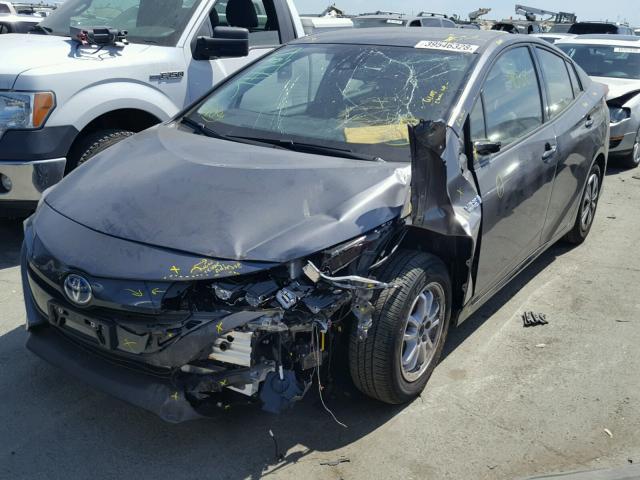 JTDKARFP7J3075602 - 2018 TOYOTA PRIUS PRIM ნაცრისფერი ფოტო 2