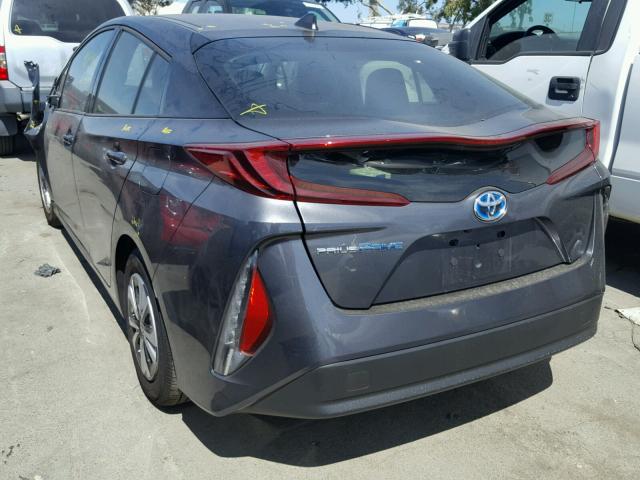 JTDKARFP7J3075602 - 2018 TOYOTA PRIUS PRIM ნაცრისფერი ფოტო 3