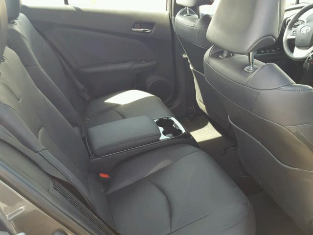 JTDKARFP7J3075602 - 2018 TOYOTA PRIUS PRIM ნაცრისფერი ფოტო 6