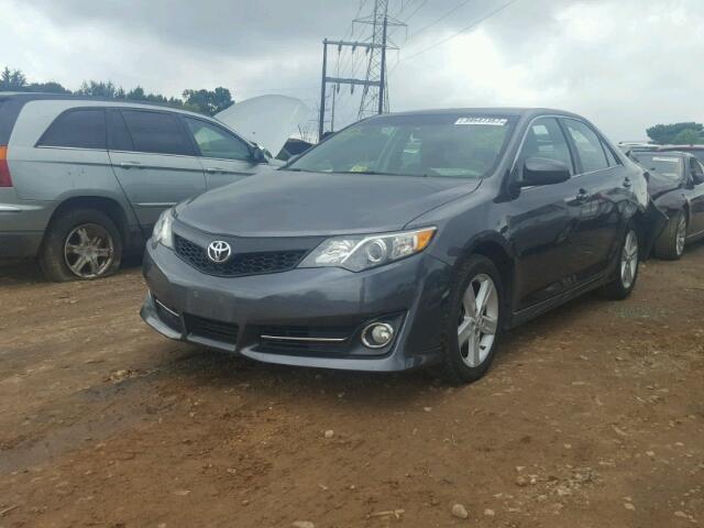 4T1BF1FK2DU287941 - 2013 TOYOTA CAMRY L 灰色 照片 2