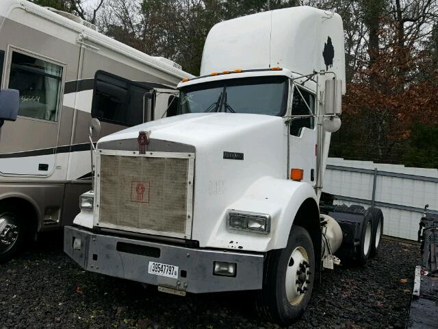 1XKDD49X2CJ309355 - 2012 KENWORTH CONSTRUCTI WHITE photo 2