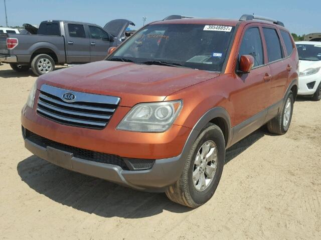 KNDJH741695027079 - 2009 KIA BORREGO LX ORANGE photo 2