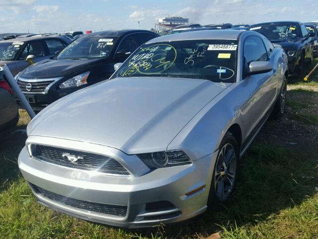 1ZVBP8AM3E5281772 - 2014 FORD MUSTANG SILVER photo 2