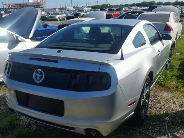 1ZVBP8AM3E5281772 - 2014 FORD MUSTANG SILVER photo 4