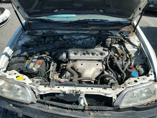 19UYA3158XL005811 - 1999 ACURA 2.3CL WHITE photo 7