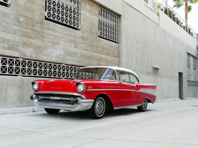 VC57N113342 - 1957 CHEVROLET BEL AIR RED photo 2