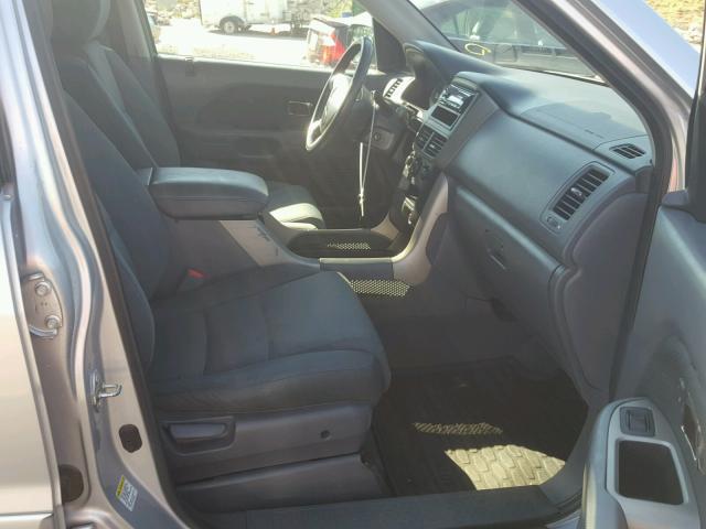 2HKYF18166H513978 - 2006 HONDA PILOT LX SILVER photo 5