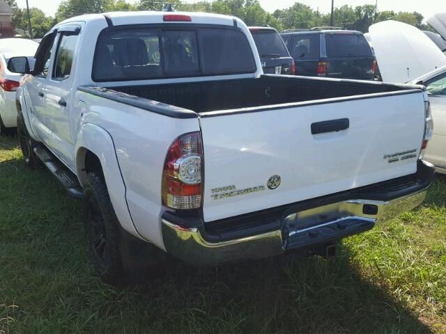 3TMJU4GN2FM182811 - 2015 TOYOTA TACOMA WHITE photo 3