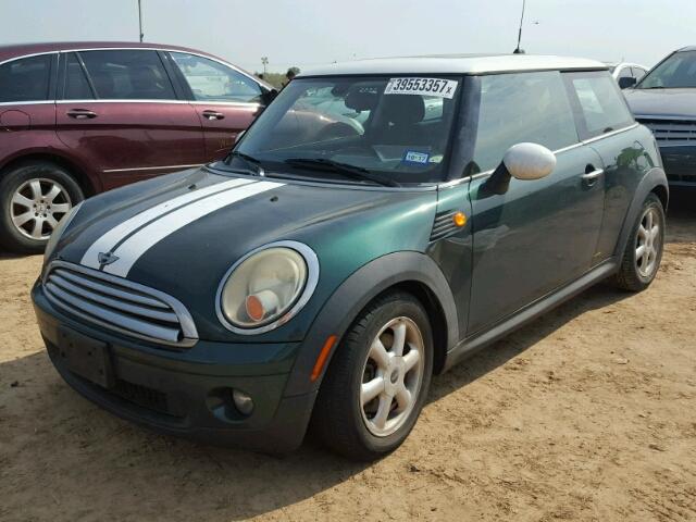 WMWMF33509TU70496 - 2009 MINI COOPER GREEN photo 2