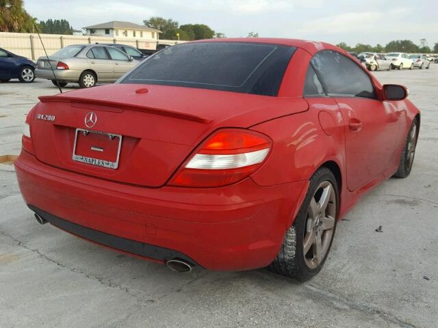 WDBWK54F37F142414 - 2007 MERCEDES-BENZ SLK RED photo 4