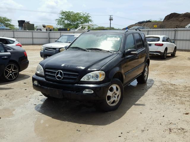 4JGAB54E82A331208 - 2002 MERCEDES-BENZ ML 320 BLACK photo 2