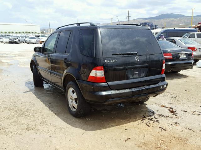 4JGAB54E82A331208 - 2002 MERCEDES-BENZ ML 320 BLACK photo 3