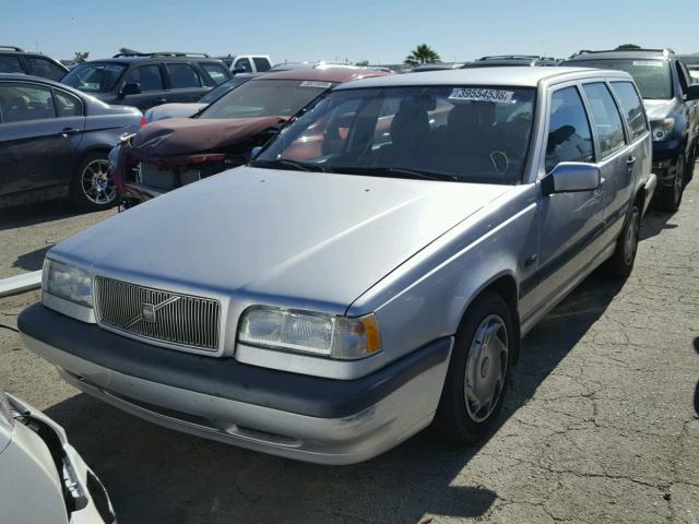 YV1LW554XV2292735 - 1997 VOLVO 850 SILVER photo 2