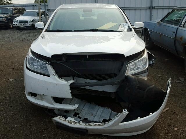 1G4GC5ER3DF128967 - 2013 BUICK LACROSSE WHITE photo 9