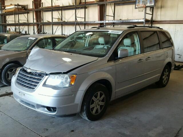 2A4RR5D12AR129808 - 2010 CHRYSLER TOWN & COU SILVER photo 2