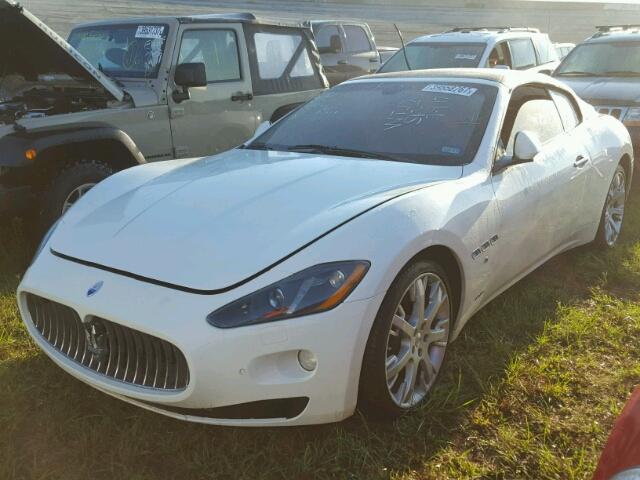 ZAM45MMA3E0117264 - 2014 MASERATI GRANTURISM WHITE photo 2