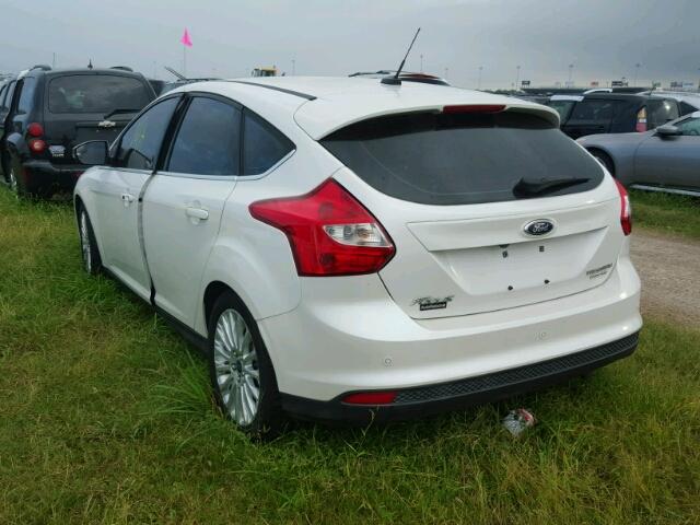 1FAHP3N27CL410006 - 2012 FORD FOCUS WHITE photo 3