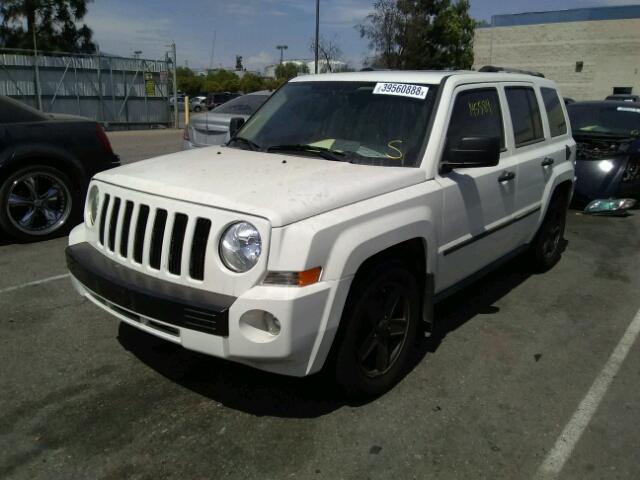 1J8FT48W18D537720 - 2008 JEEP PATRIOT LI WHITE photo 2