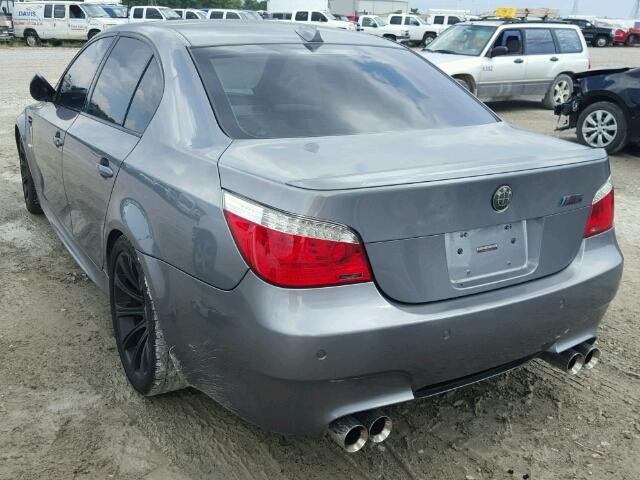 WBSNB93508CX09378 - 2008 BMW M5 GRAY photo 3