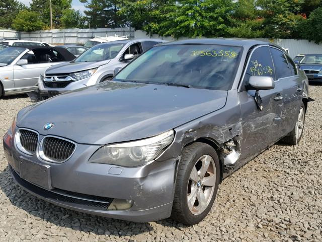 WBANV13518CZ56664 - 2008 BMW 528 XI GRAY photo 2