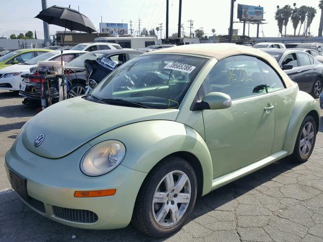 3VWRG31Y77M423879 - 2007 VOLKSWAGEN NEW BEETLE მწვანე ფოტო 2