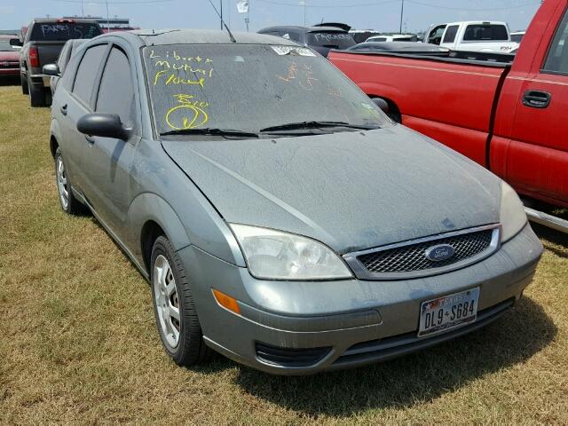 3FAFP37N55R125243 - 2005 FORD FOCUS ZX5 SILVER photo 1