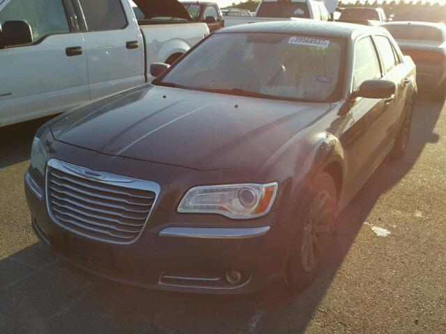 2C3CCAAGXDH588792 - 2013 CHRYSLER 300 GRAY photo 2